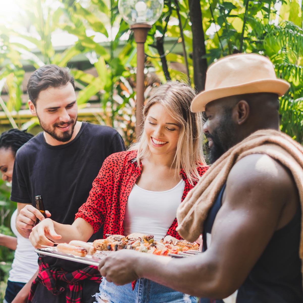 thumb-grilling-outdoors-mccormick-shutterstock_1394835290